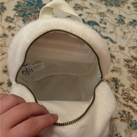 Hello Kitty fluffy backpack - Picture 5 of 6